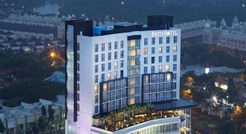 Brits Hotel Karawang Exterior foto